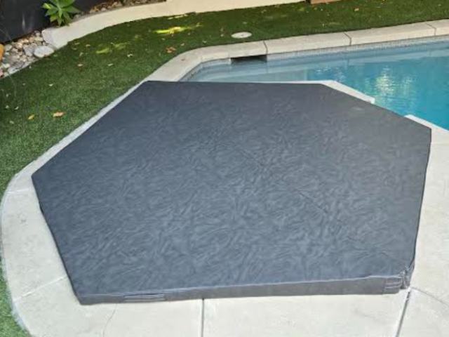How a Hot Tub Cover Saves Energy in Dry Climates