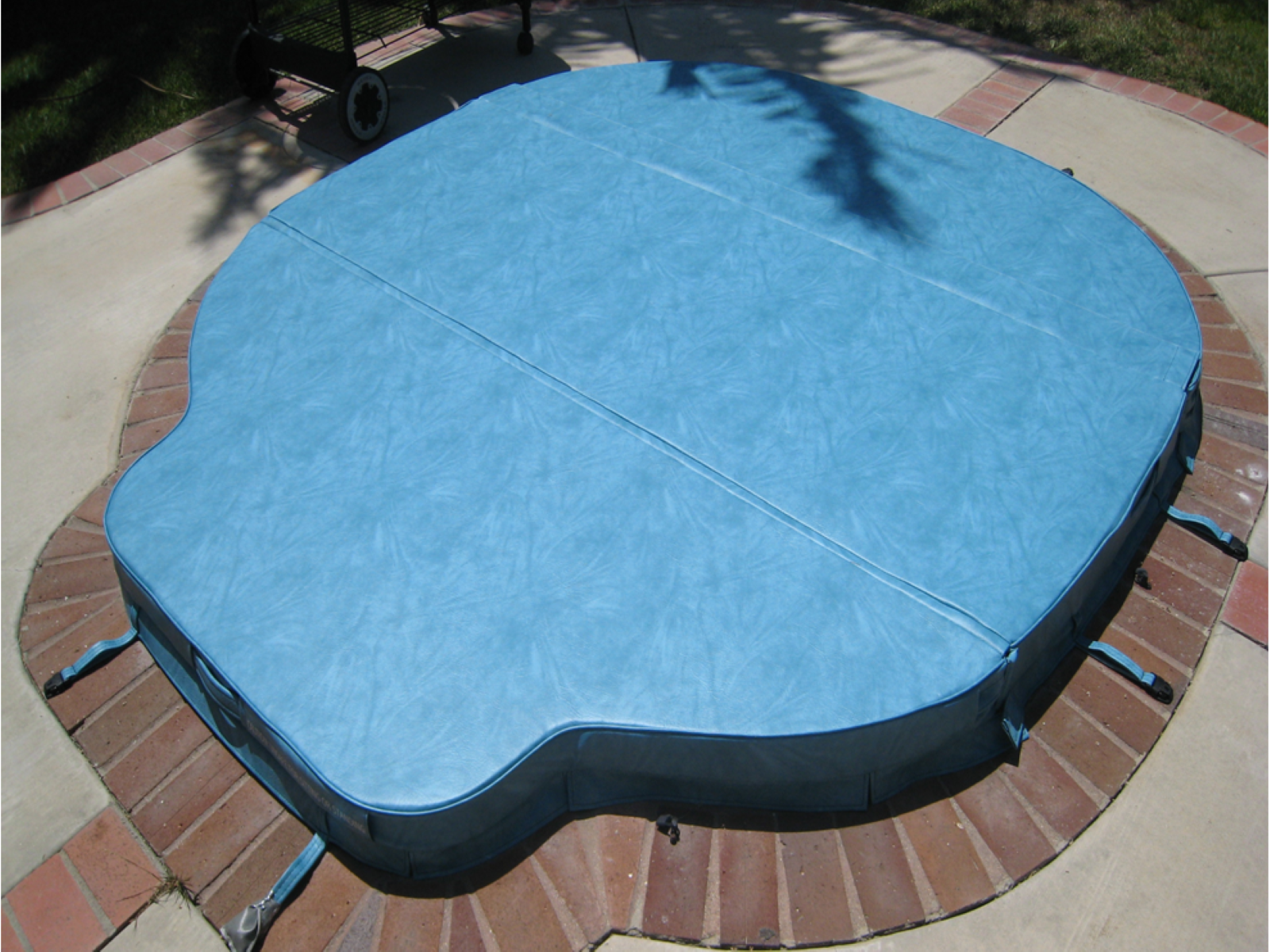 3 piece free-formed spa cover