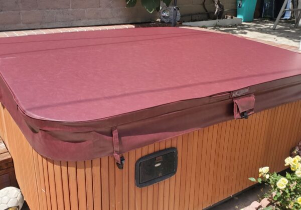 How a Hot Tub Cover Saves Energy in Dry Climates