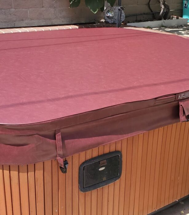How a Hot Tub Cover Saves Energy in Dry Climates